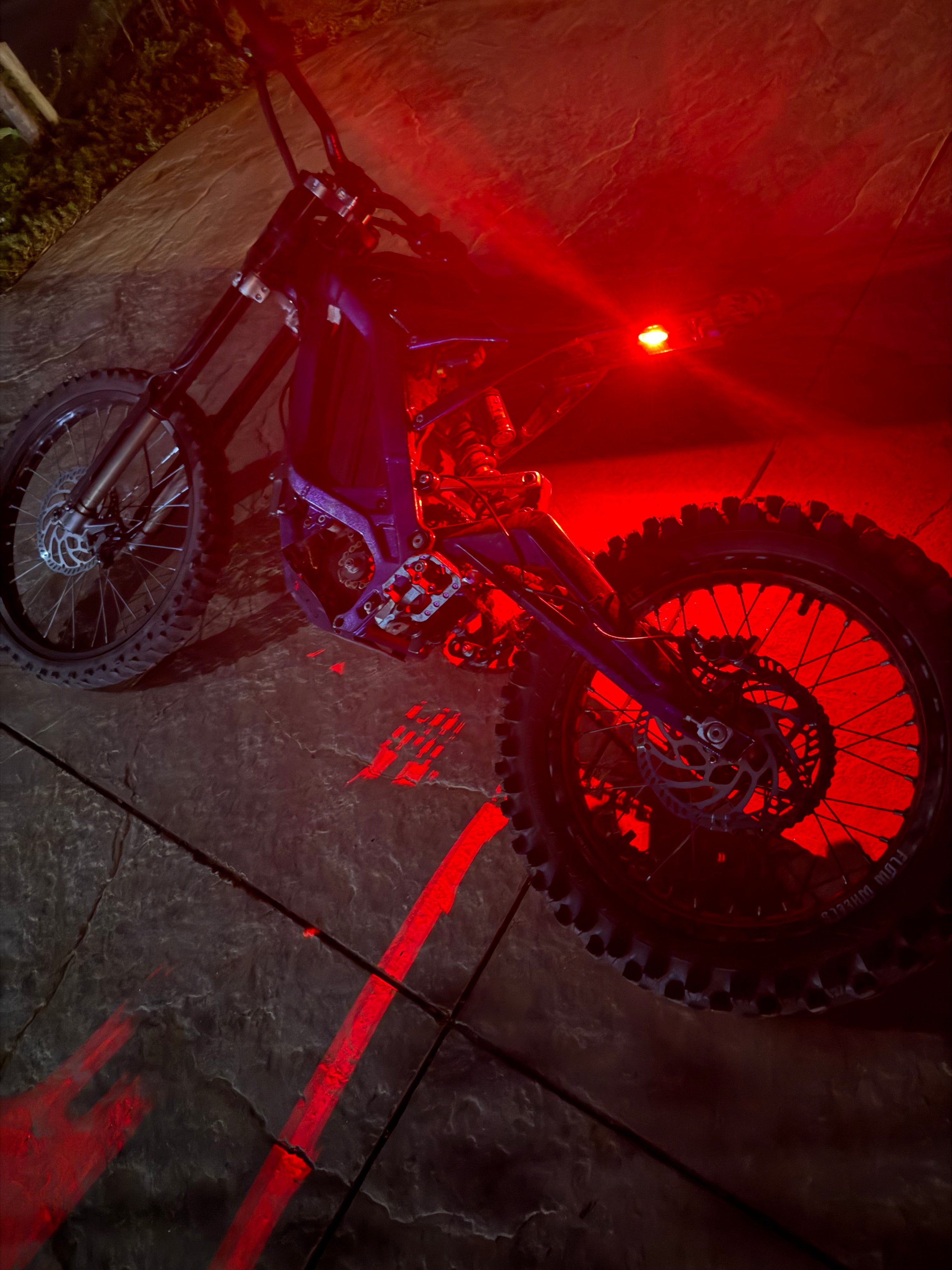 Battery powered rock light v2 – Glowriderz